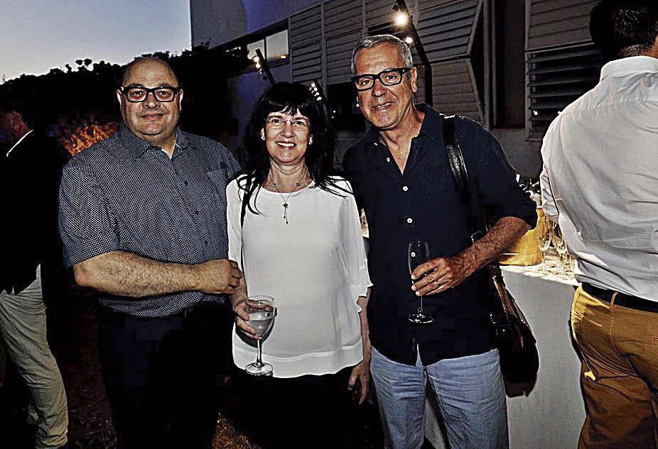 El actor Joan Carles Bestard, Àngels Fermoselle de ARCA y el poeta Miquel Àngel Lladó.