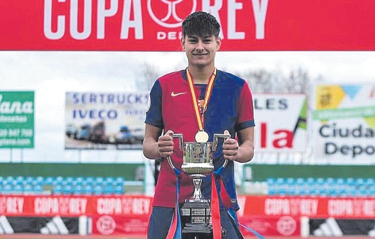 Brian Fariñas, campeón de la Copa del Rery juvenil con el Barcelona.