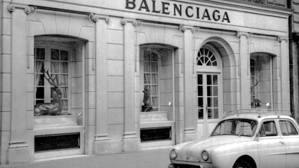 Blick auf die Geschäftsräume von Balenciaga. Wenige Monate, nachdem der Designer Cristobal Balenciaga in den Ruhestand gegangen ist, wurde die Schließung des Geschäfts bekannt gegeben. Der legendäre Modeschöpfer Cristóbal Balenciaga starb vor 50 Jahren am 23. März 1972.