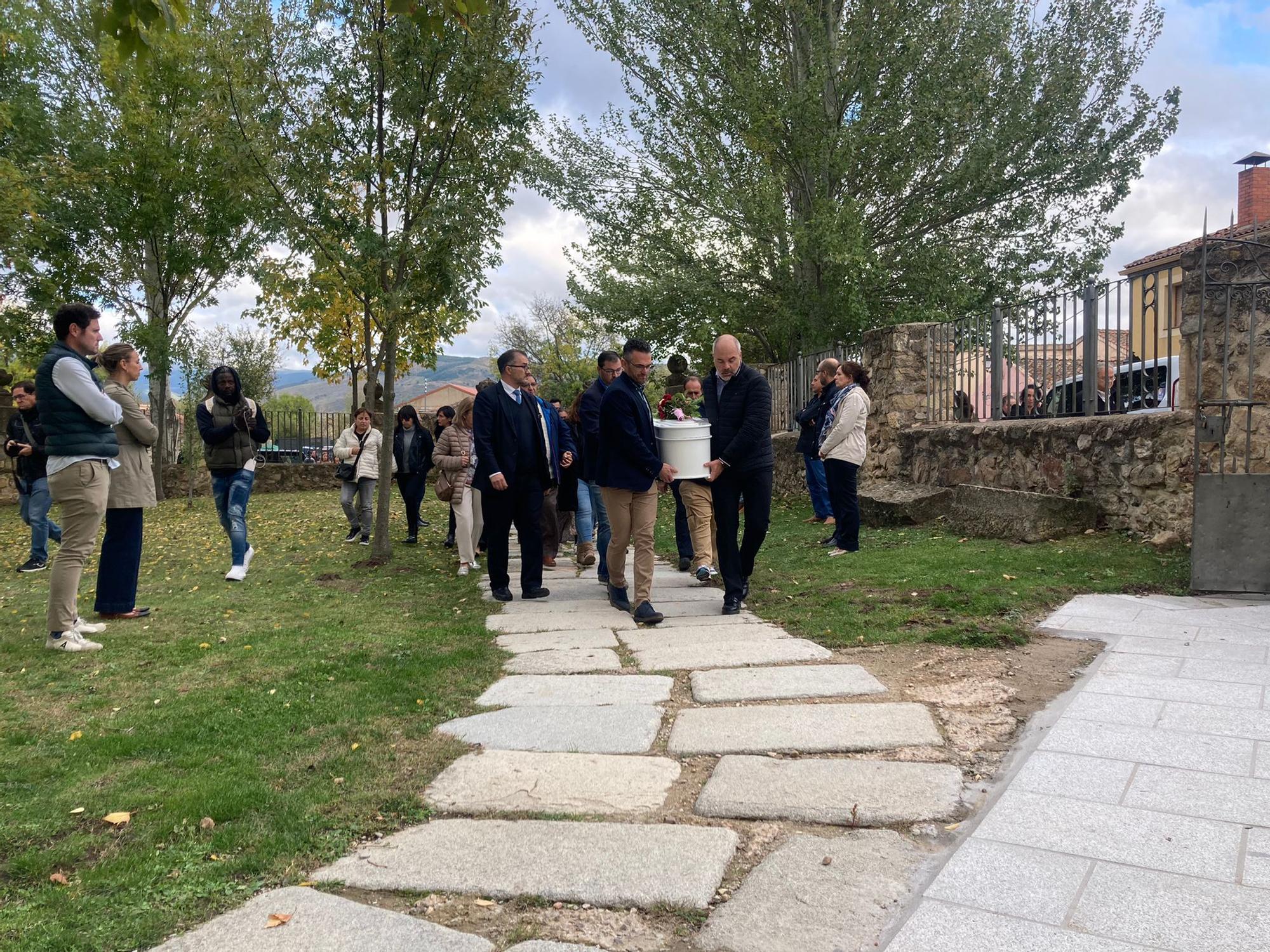 En imágenes: Funeral el Torrecaballeros, Segovia, por la niña asesinada en Gijón