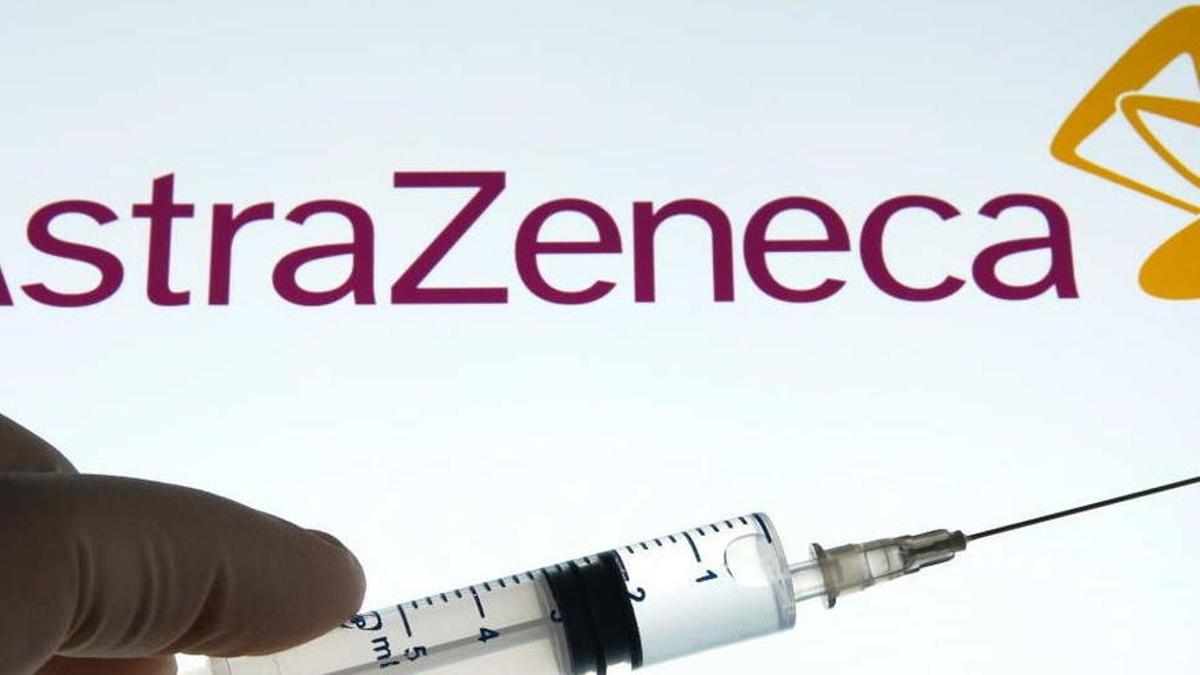 Retiran un lote de la vacuna AstraZeneca tras la muerte de una mujer