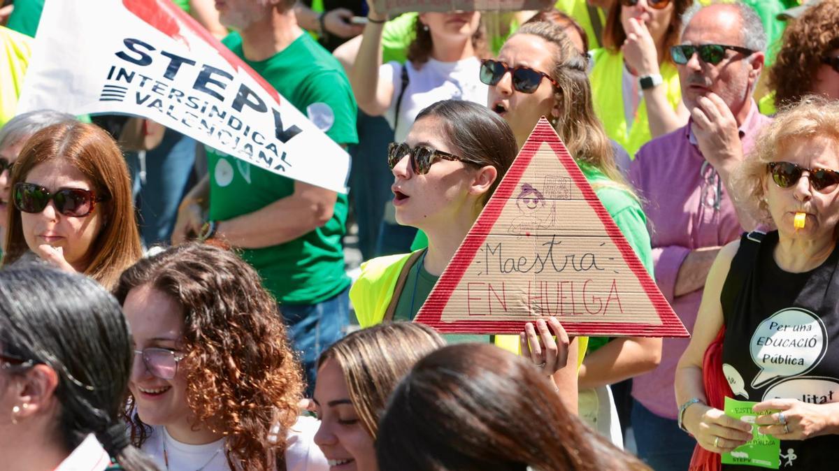 La lucha docente vuelve a las calles de Alicante en la segunda semana de huelga