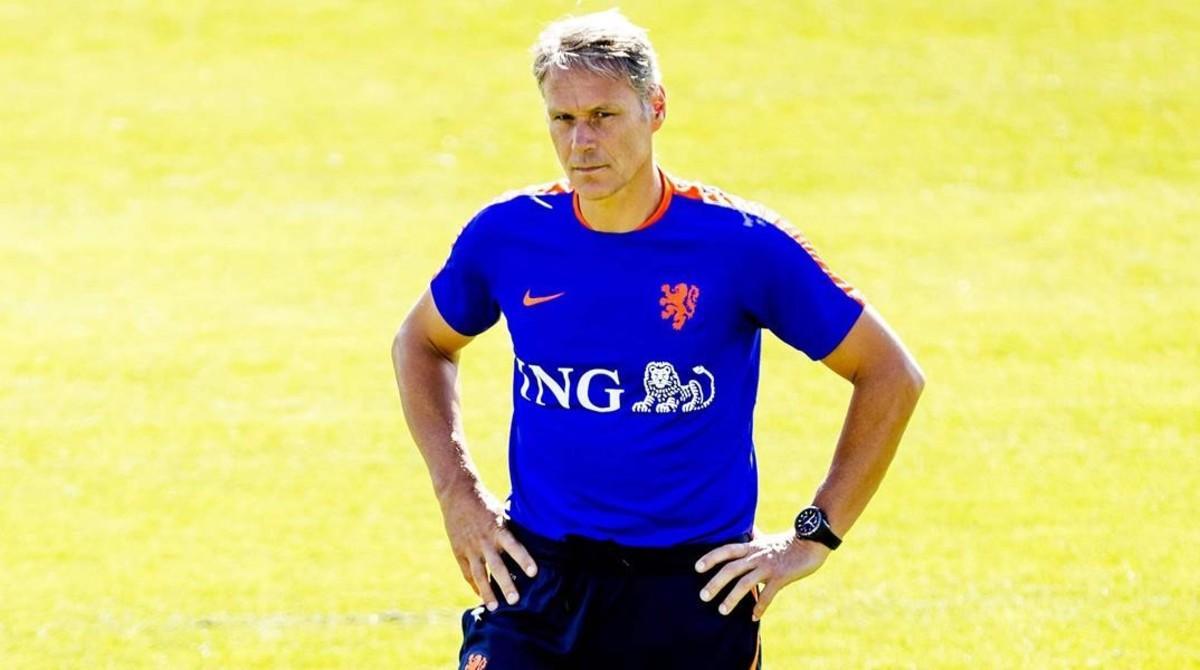 ecarrasco35326687 netherlands national soccer team assistant coach marco van b160830182826