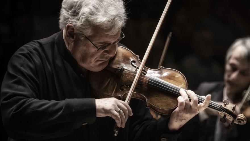 El violinista Pinchas Zukerman con la Orquesta de Lyon