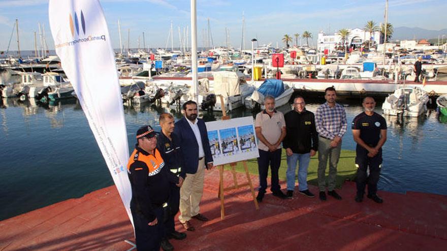 Organizadores de la jornada de limpieza del Puerto Deportivo.