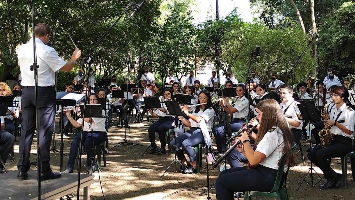 Actuación de la Banda de Música Cruz del Humilladero