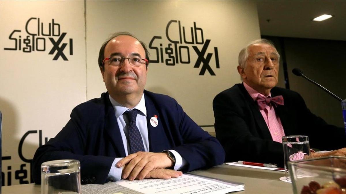 Miquel Iceta, a la izquierda, este martes en Madrid.