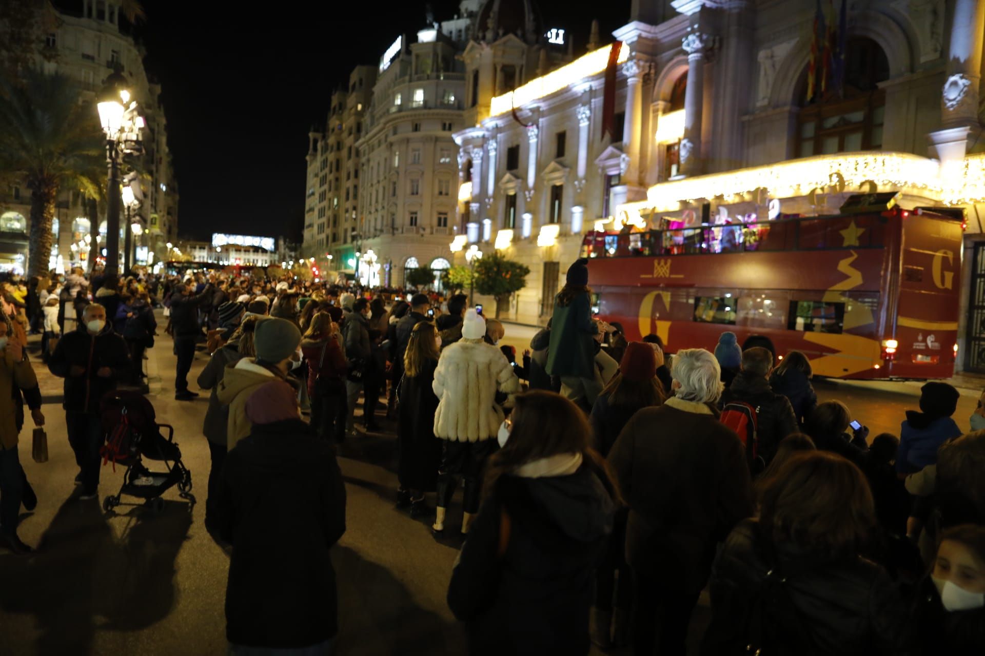 Aglomeración en la recepción de los Reyes Magos en València