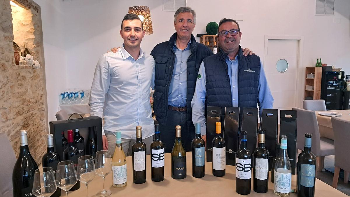 Toni Pérez, Adolfo de las Heras y Gregorio Murcia tras la cata de blancos.