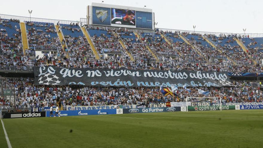 &quot;Lo que no vieron nuestros abuelos, lo verán nuestros ojos&quot;, la pancarta que presidía el partido de previa ante el Panathinaikos en la Rosaleda.