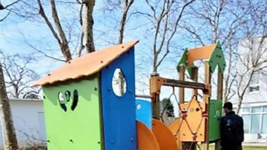 El Concello ampliará el parque infantil de Lorbé e instalará suelo adaptado