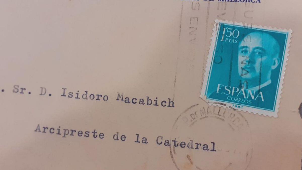 Una carta que es una fotografía de la época: sello de Franco, teléfono de seis dígitos, y un remitente llamado ‘Isidoro Macabich’.