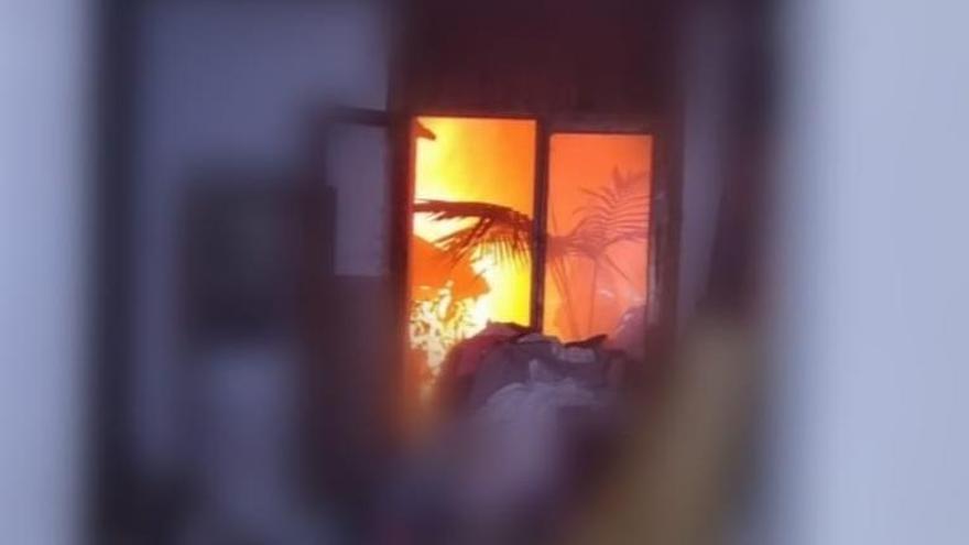 El incendio en el patio de una casa de Pollença.