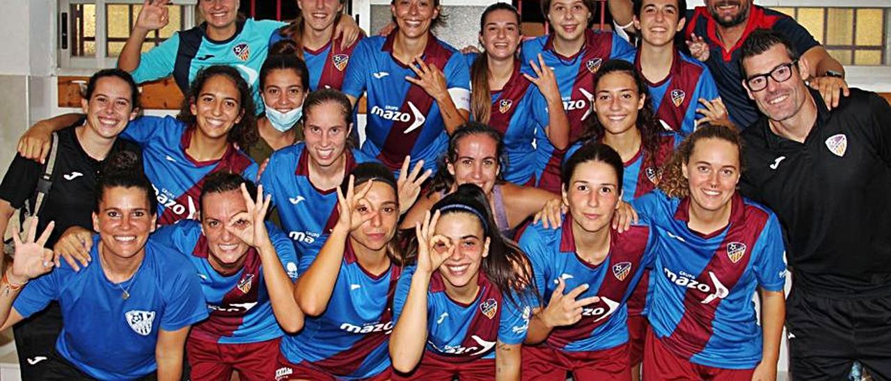 Las jugadoras del Alzira celebran su segundo triunfo. | LEVANTE-EMV