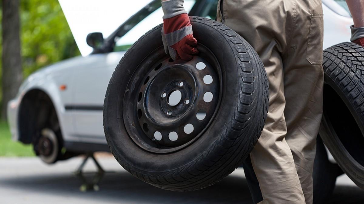 ¿Cuándo debo cambiar los neumáticos del coche?