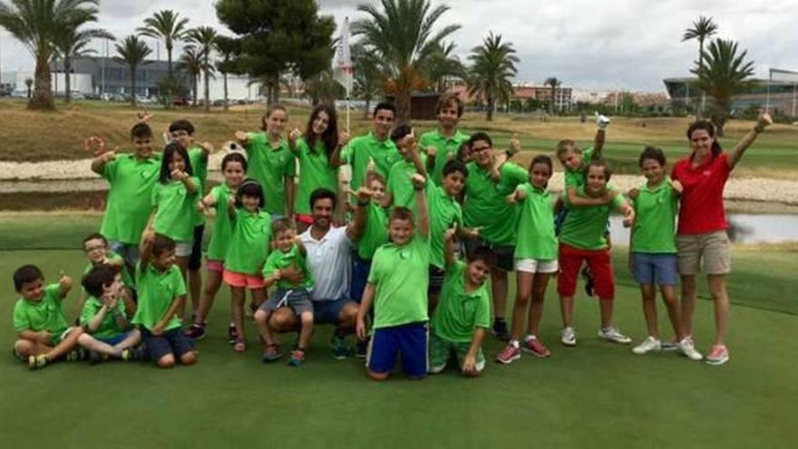 La Escuela de Golf  de Elche celebra su campus de verano