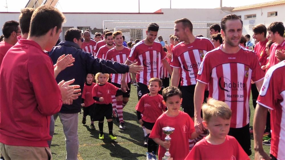 El Montesinos celebra el ascenso por todo lo alto