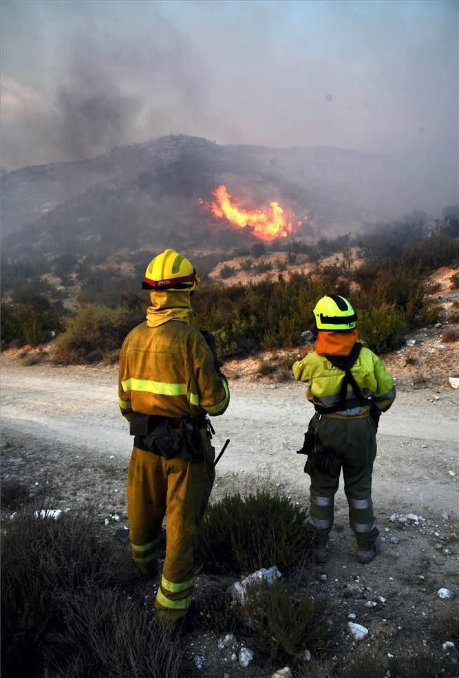 Impresionante incendio en la sierra de Alcubierre