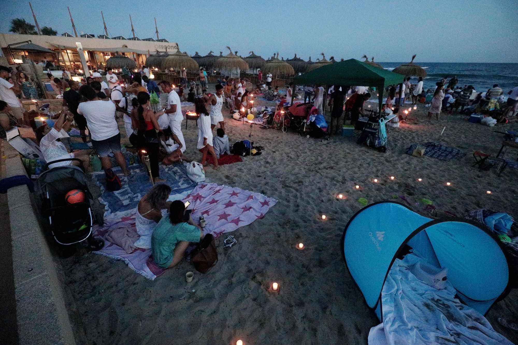 So feierten die Menschen die Johannisnacht am Strand von Palma de Mallorca