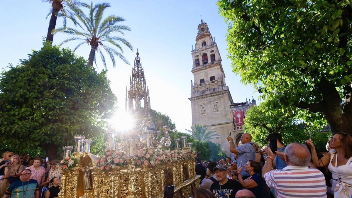 El Corpus vuelve a relucir en Córdoba en su jueves tradicional