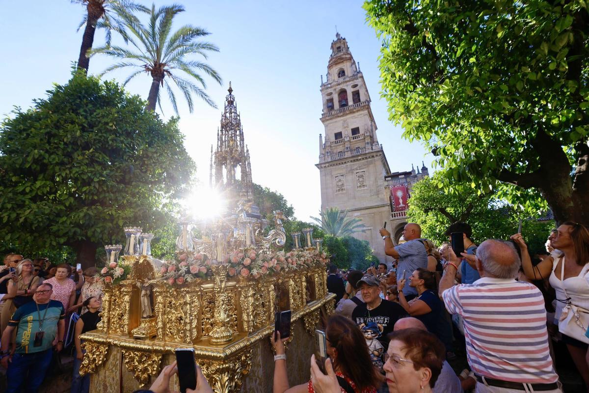 El Corpus vuelve a relucir en Córdoba en su jueves tradicional