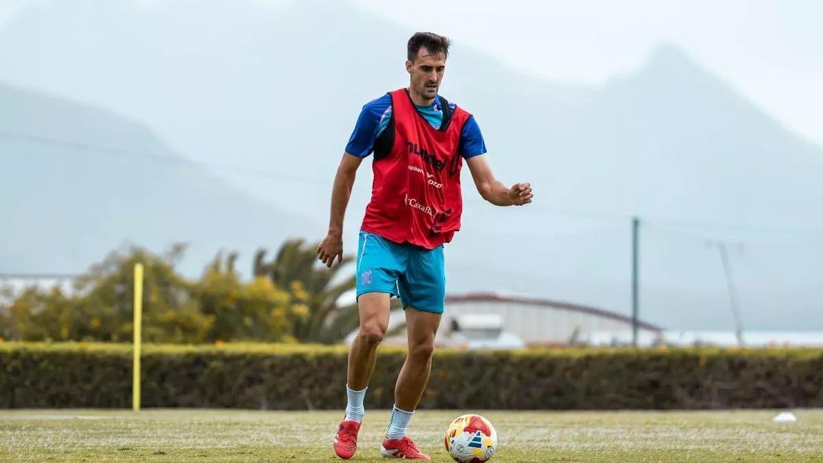 Jesús de Miguel, en un entrenamiento con el Tenerife de la pasada temporada