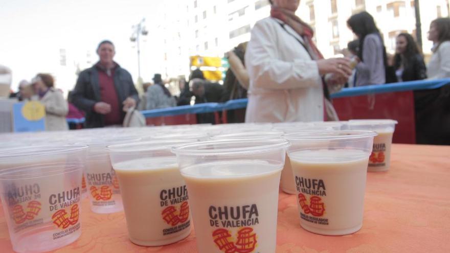 La horchata valenciana tiene 69,75 Kcal.