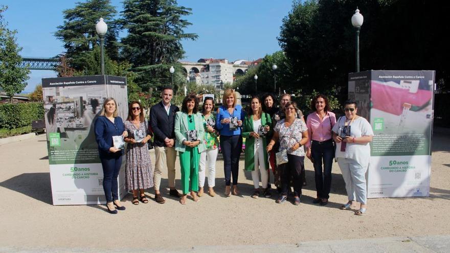 Acto de inauguración de la exposición en la Alameda de Redondela. / FdV