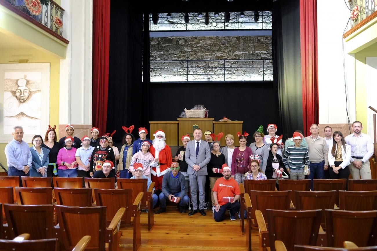 La magia de la Navidad llena de ilusión el teatro Consistorial de Gáldar