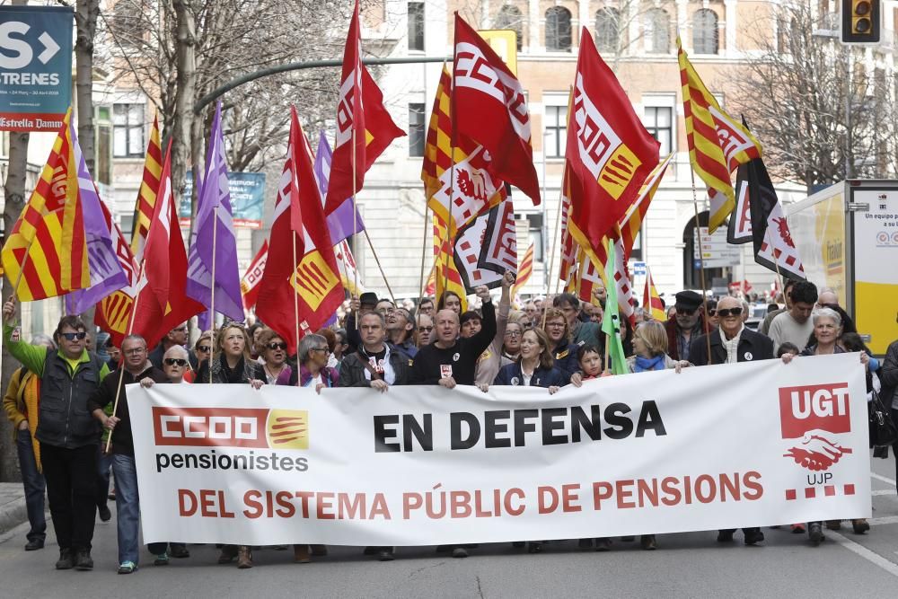 Més de 2.000 gironins es mobilitzen contra «l'estafa» de les pensions