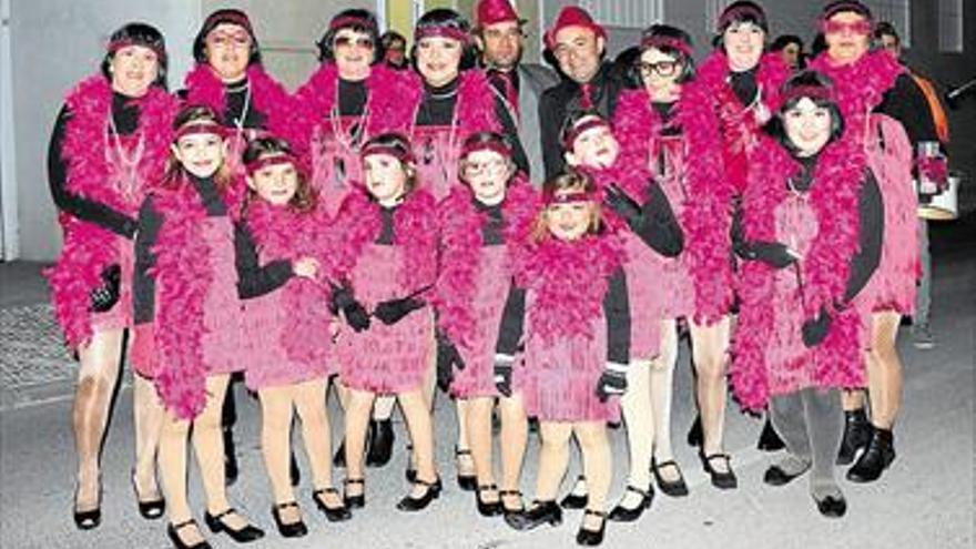 23 comparsas inundarán de color el Carnaval de Peñíscola