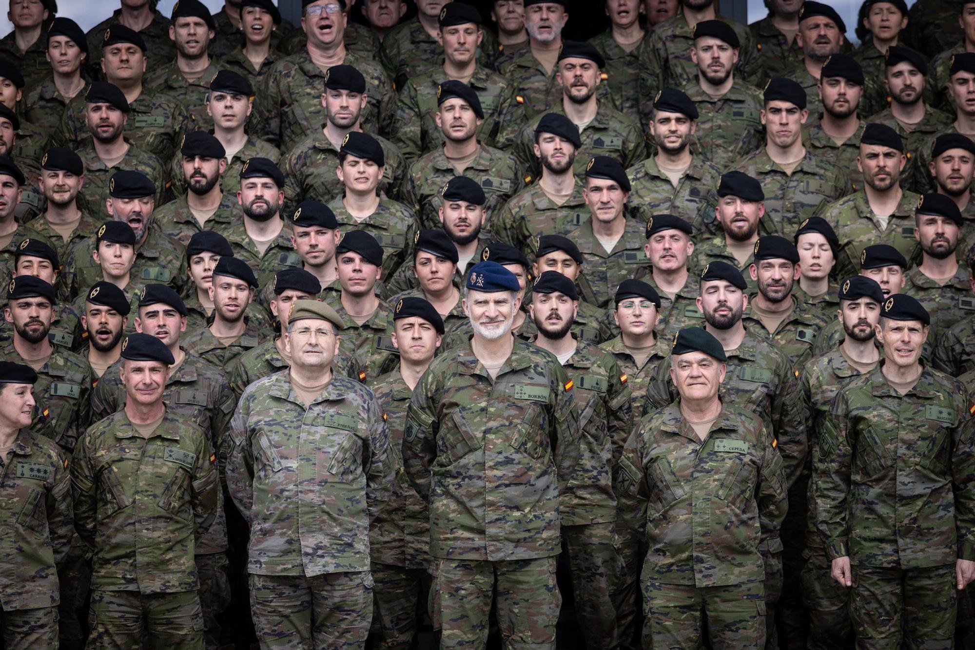 Felipe VI visita la brigada Aragón I en Zaragoza