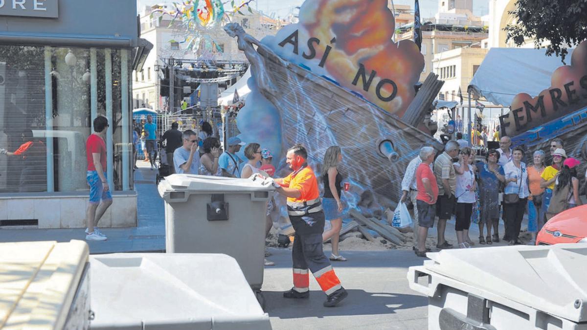 Este despliegue se ha activado dada la intensa actividad de las fiestas alicantinas. | INFORMACIÓN