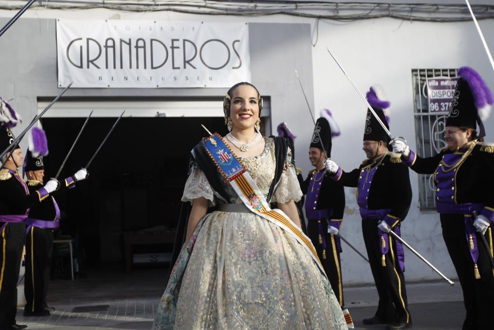 Beatriz Díaz con los granaderos de toda la vida