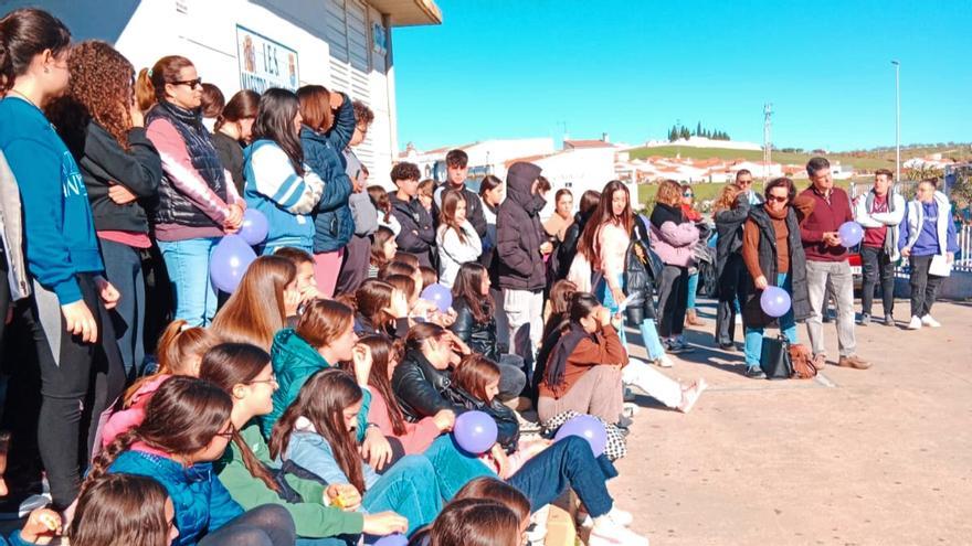 Las bibliotecas ‘Cervantes’ y ‘Antonio Lavado’ de Monesterio cooperan sobre la violencia sexual