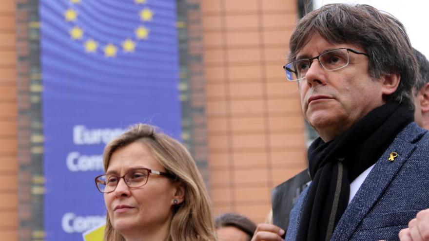 Carles Puigdemont amb la delegada del Govern Meritxell Serret, aquest dimarts