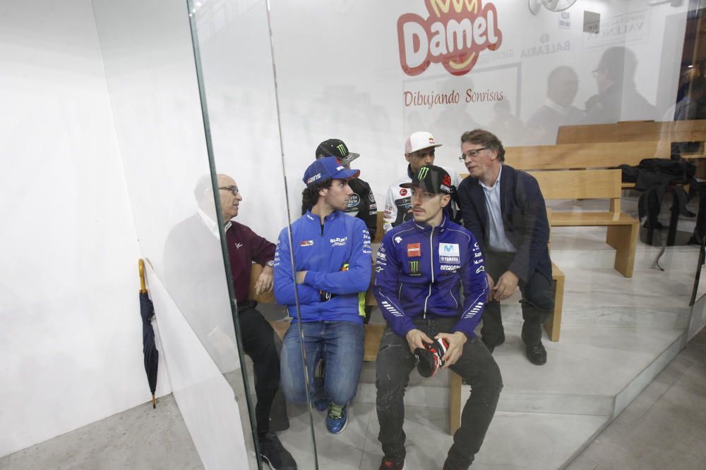 Los pilotos del Mundial, en una exhibición de pilota en Pelayo