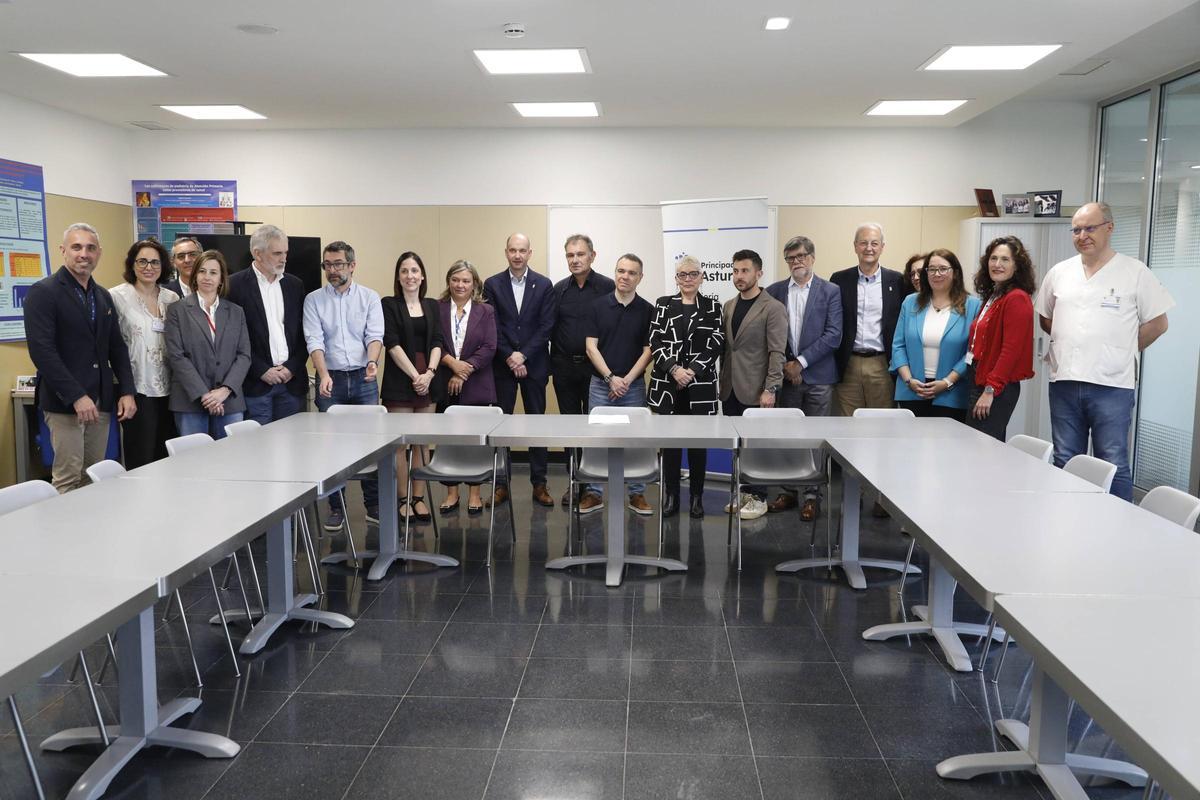 Un momento de la presentación del equipo del área sanitaria con alcaldes y representantes políticos.