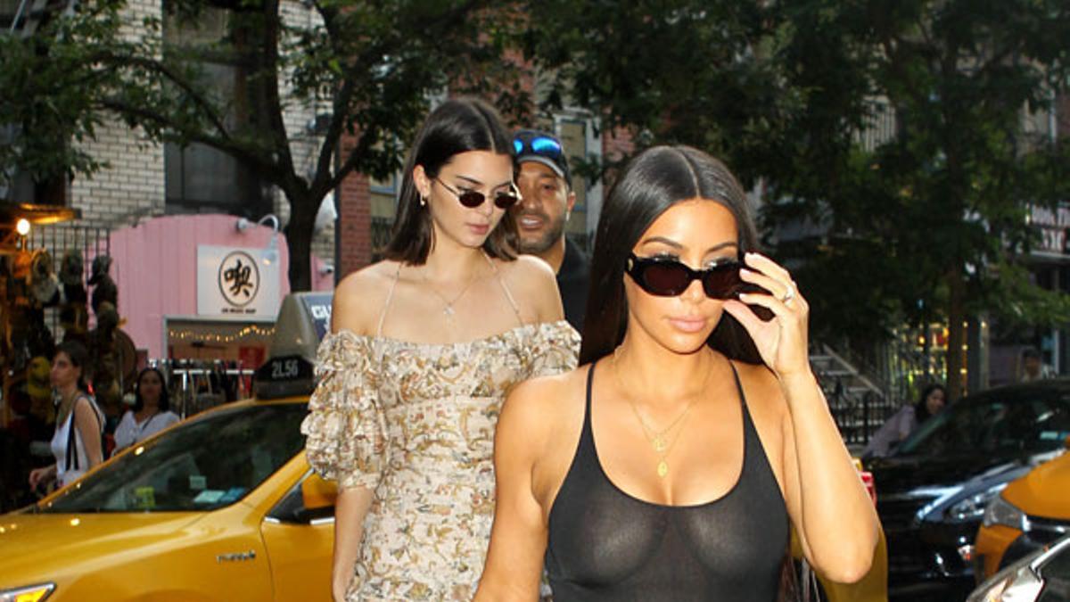 Los looks de Kim Kardashian y Kendall Jenner juntas por la ciudad