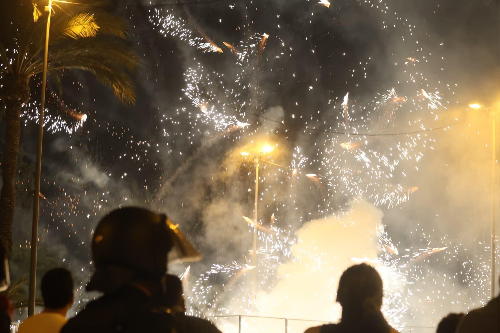 Las carretillas vuelan en la noche ilicitana
