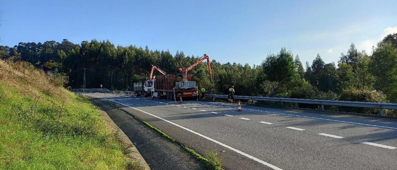 La Xunta amplía los trabajos en la carretera que pasa por Vilanova, Meis y Barro.