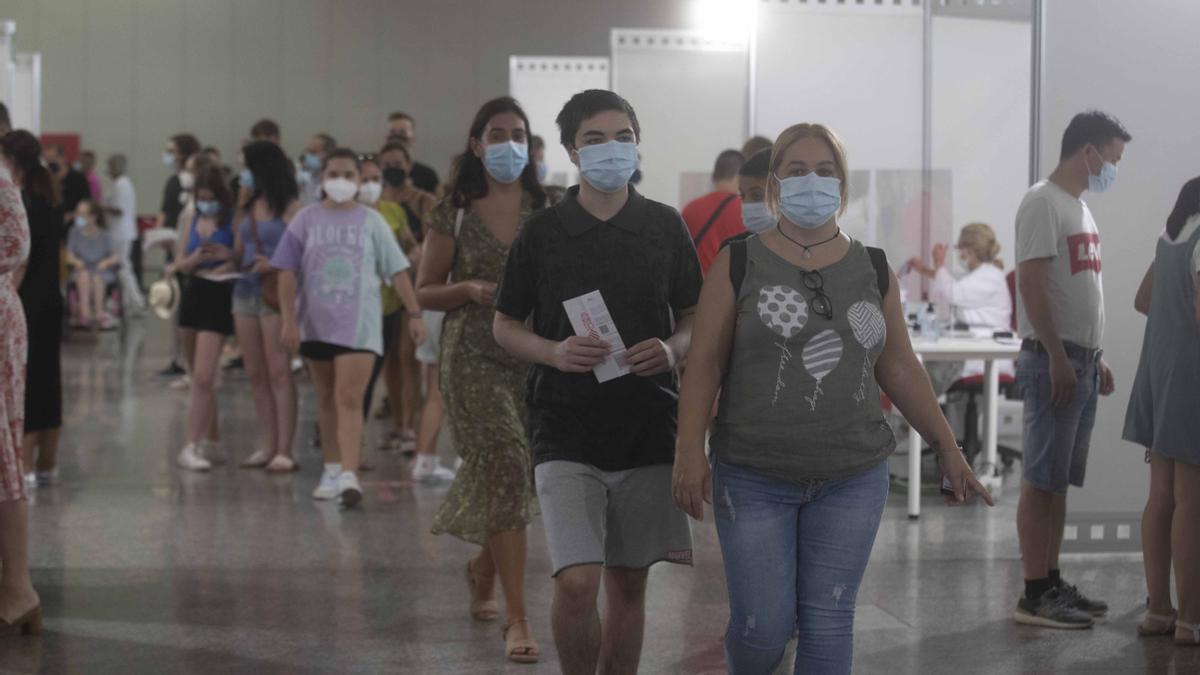 Primeras vacunas del coronavirus sin cita previa en València