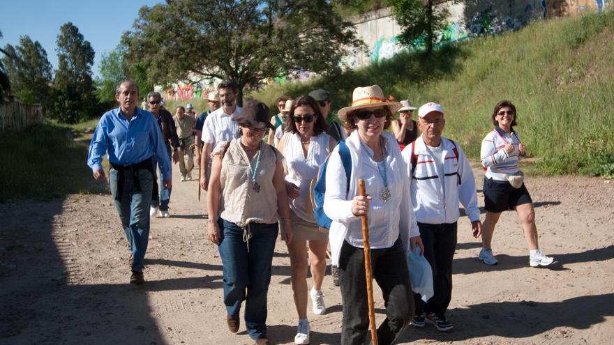 Seis asociaciones se unen para hacer juntas el camino de Bótoa en Badajoz