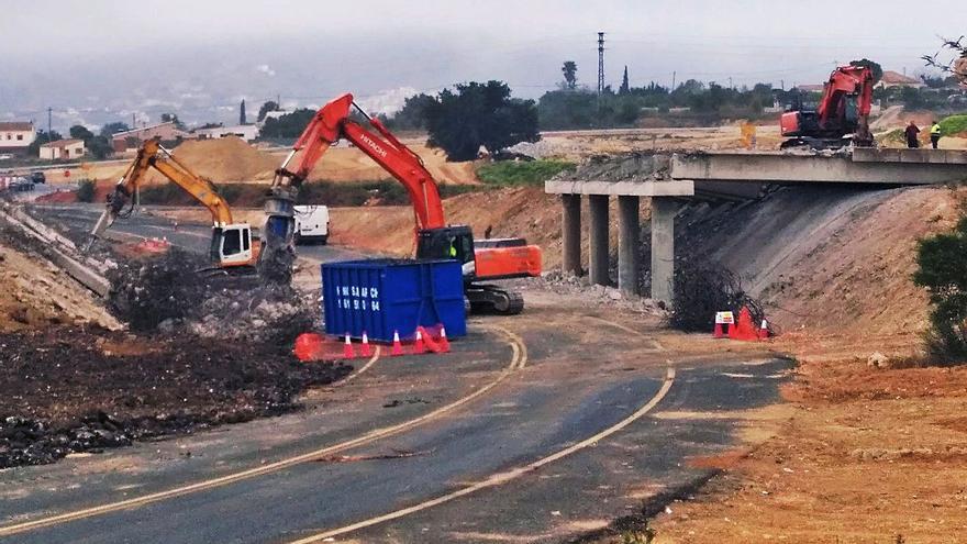 Demuelen el puente de la N-332 en Benissa