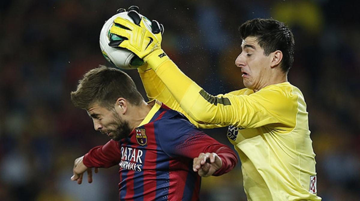 Courtois evita que Piqué remati de cap. Courtois evita que Piqué remati de cap.