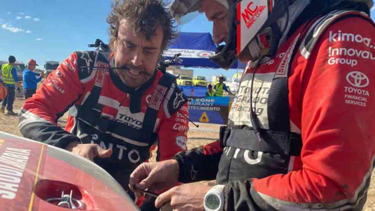 Fernando Alonso y Marc Coma, manos a la obra en el Dakar