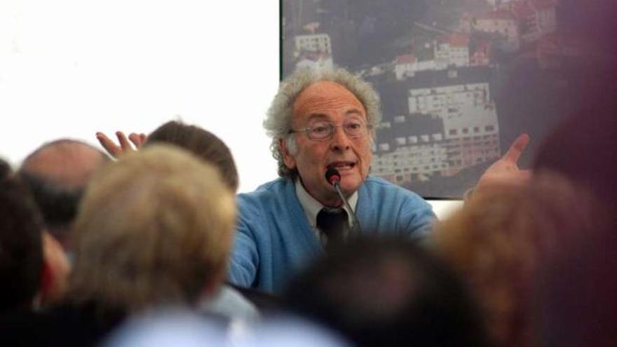 Punset, durante la conferencia que ofreció en la Feira do Libro de Lalín de 2007.  // Bernabé/Javier Lalín