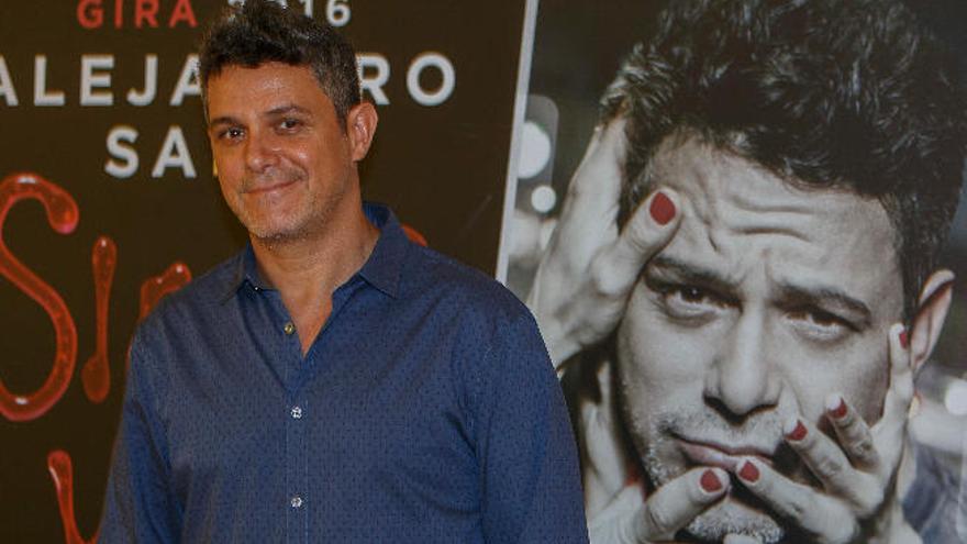 El cantante Alejandro Sanz, ayer en el encuentro con los medios de comunicación en la capital tinerfeña.