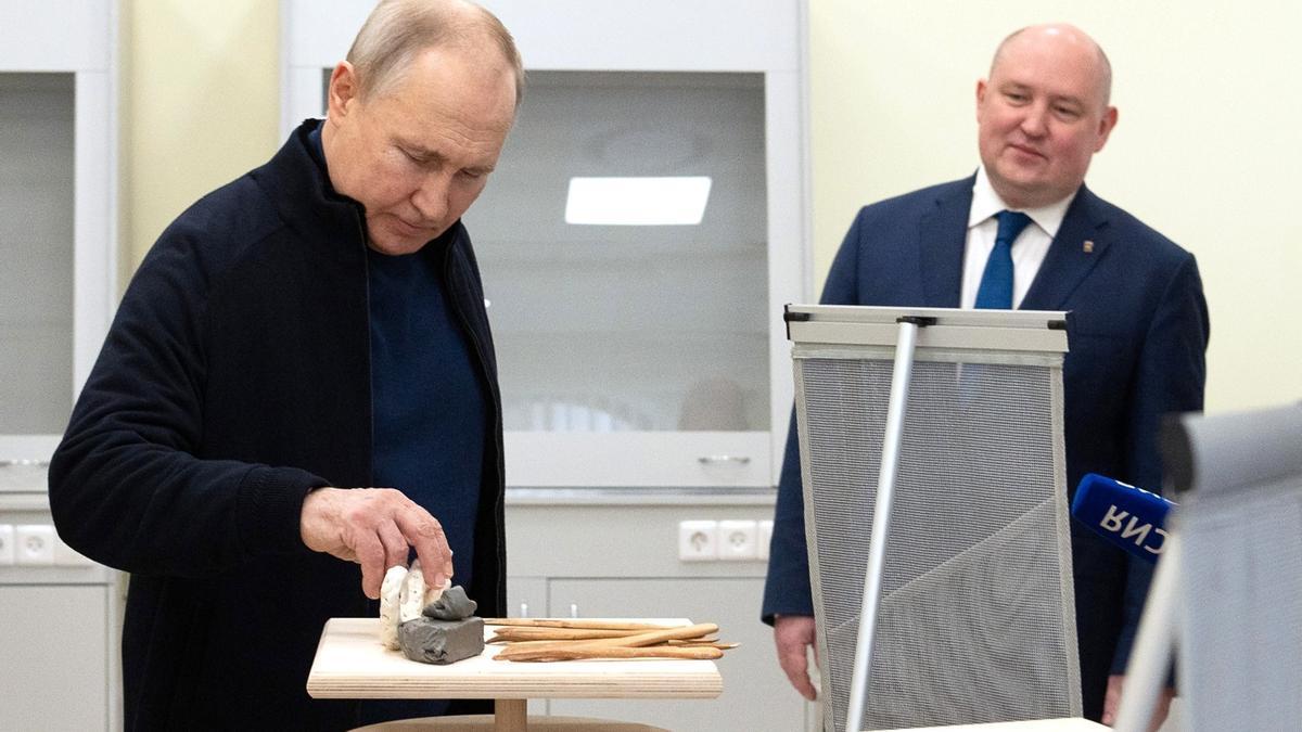 Putin durant la seva visita a Crimea
