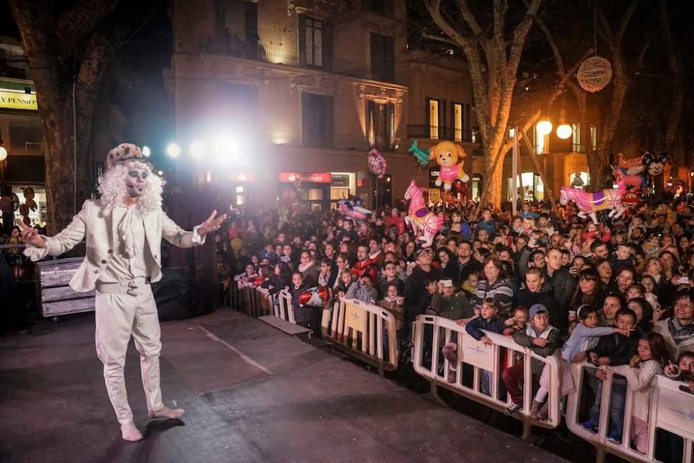 Bevor am Samstagabend (3.12.) in Palma die Weihnachtsbeleuchtung eingeschaltet wurde, gab es jede Menge Unterhaltung für die Kinder.